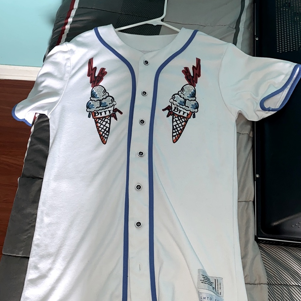 Gucci baseball jacket worn once n great shape